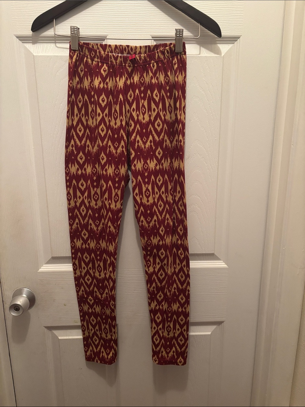 Hot Kiss Maroon & Cream Printed Elastic Waist Leggings